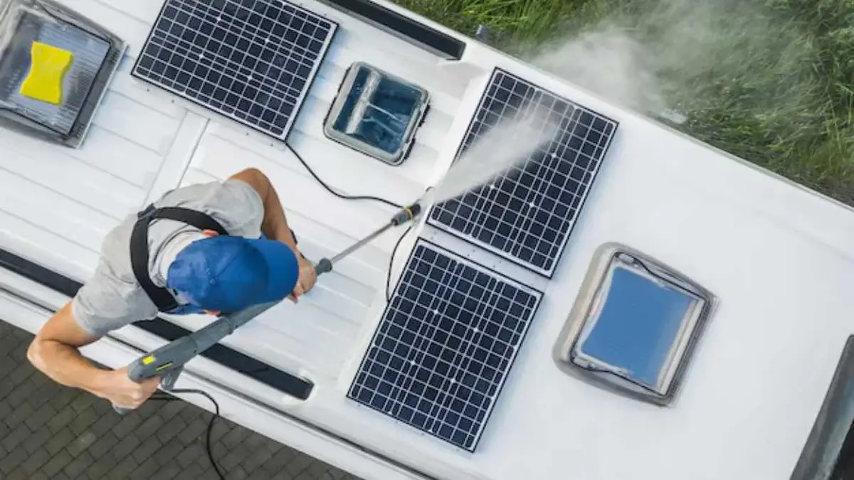 Commercial Solar Panel Cleaning